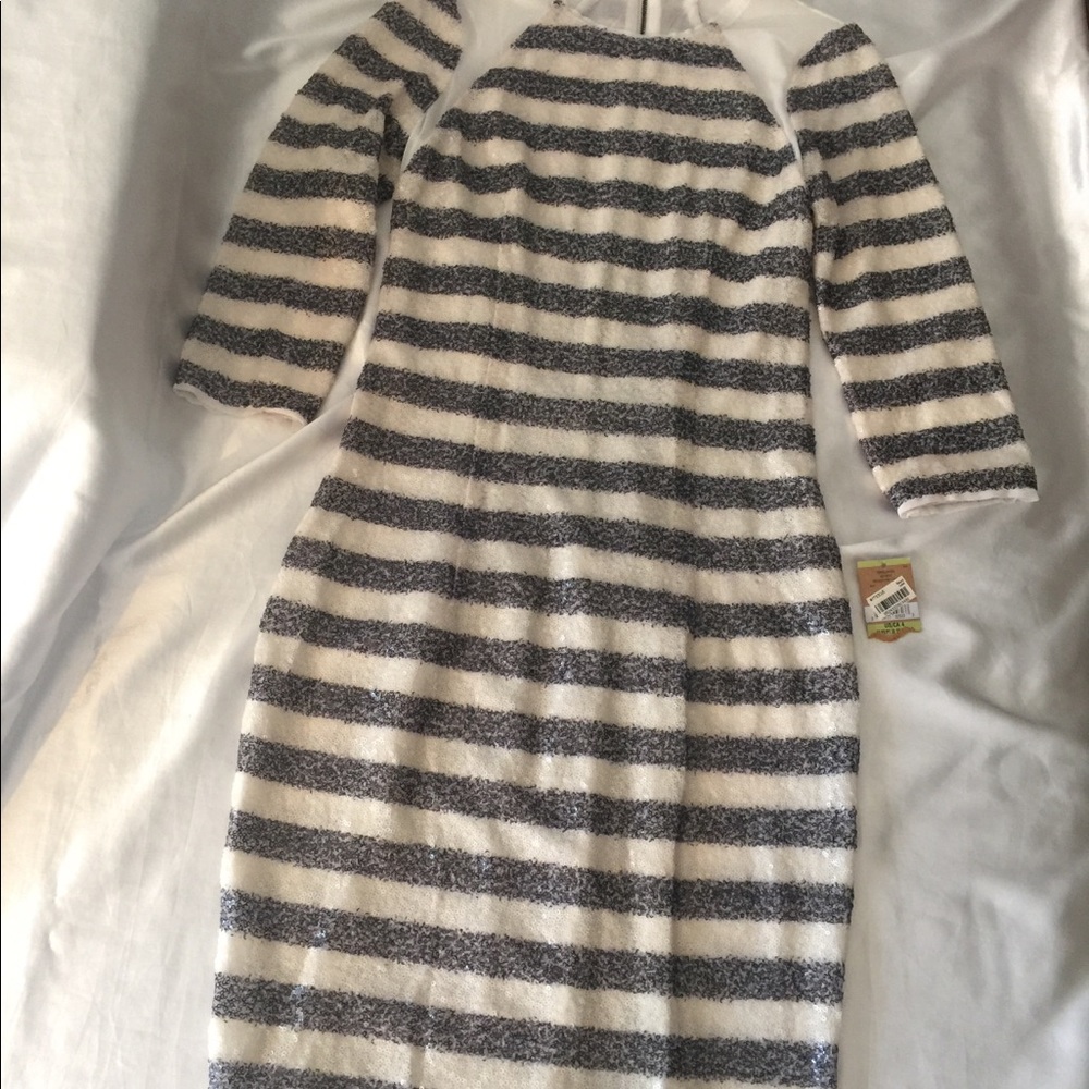 Dress - Picture 2 of 4